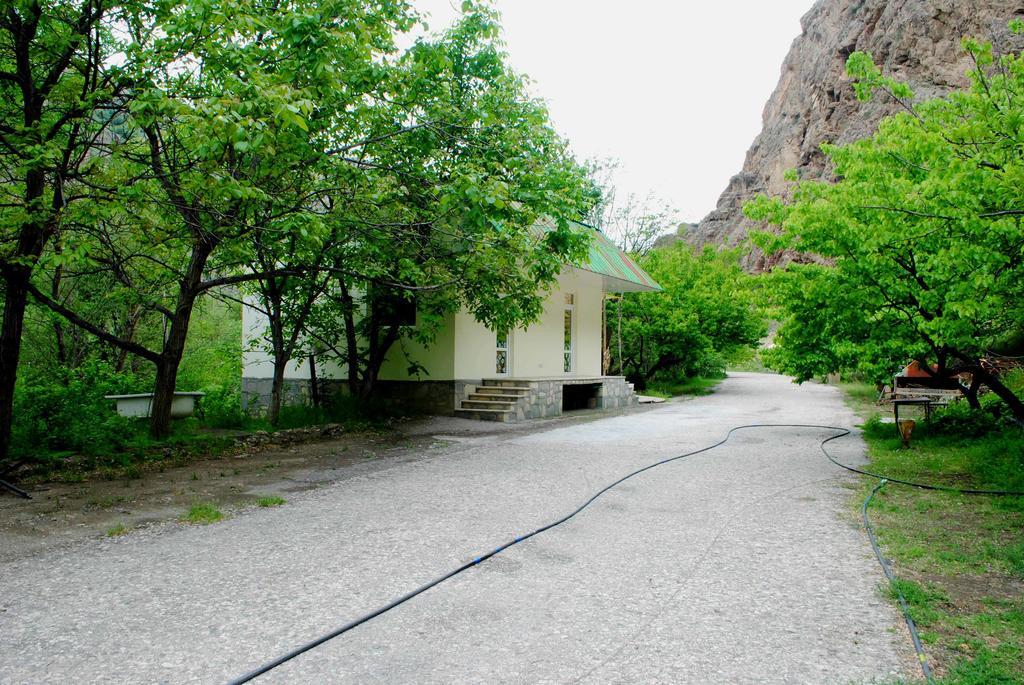 Park-Hotel Khoren'S Lake Areni エクステリア 写真